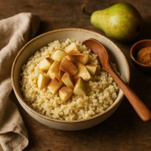 Bulgur ontbijtkom met peer en kaneel